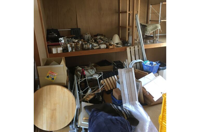 岐阜県岐阜市で不用品回収と家の片付けサービスの対応　-品物：収納ケースや収納ラックなど