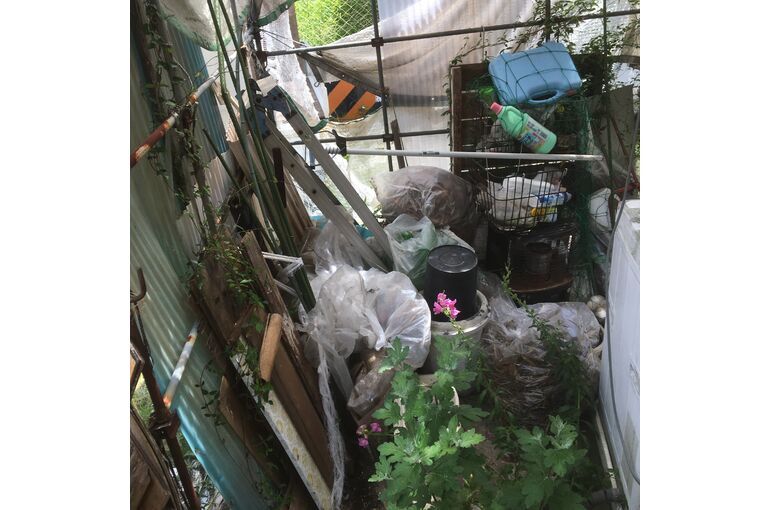 岐阜県各務原市で不要品回収と家の片付けサービスの対応　-品物：勝手口付近の日用品